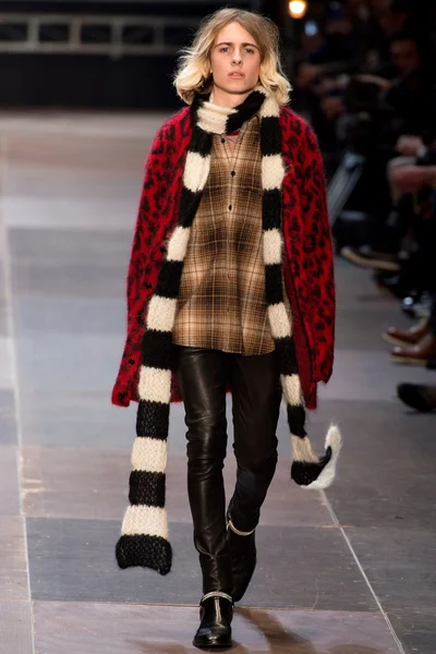 Look 10